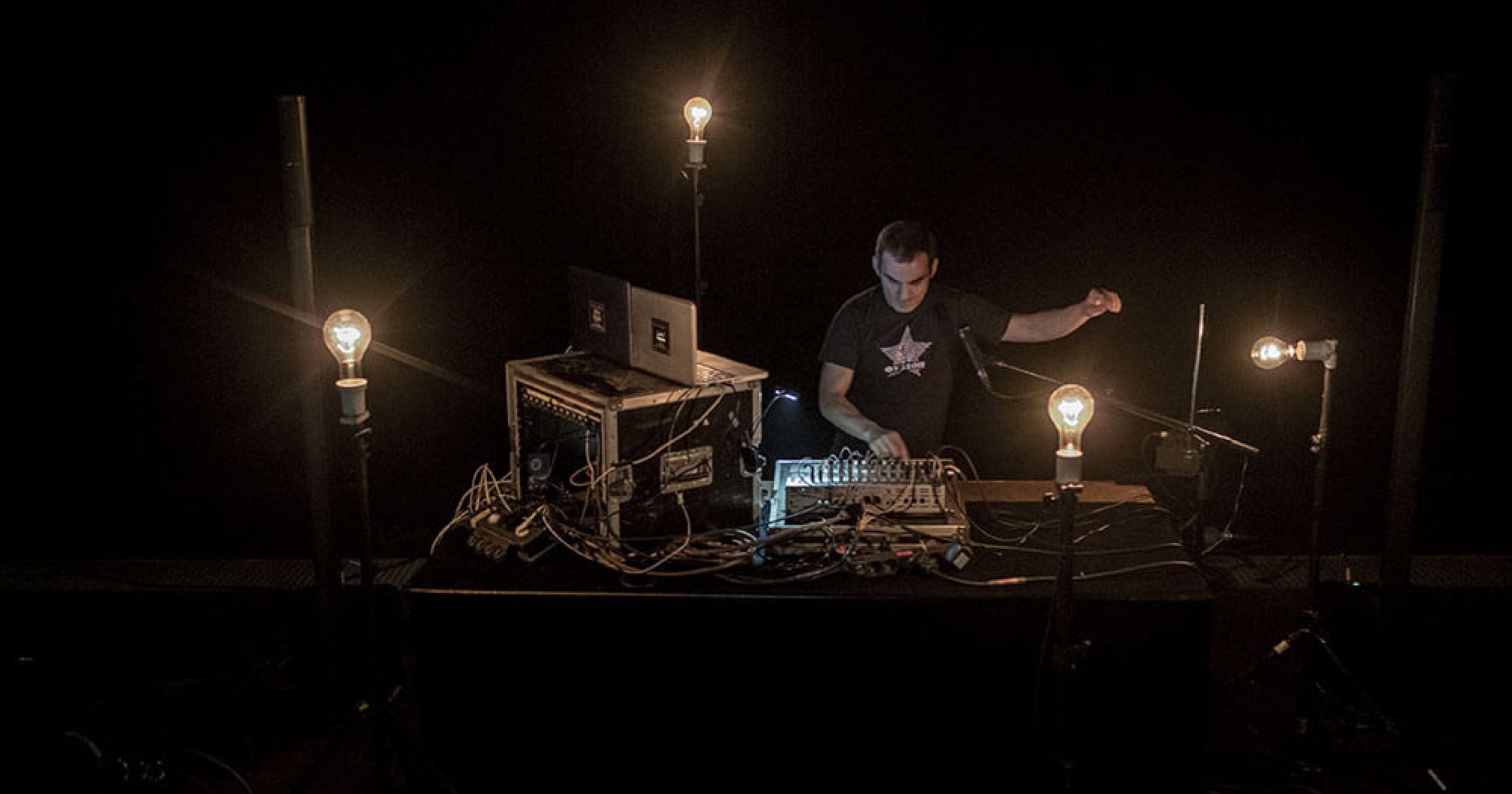 BRAIN DAMAGE © Romain Etienne / item