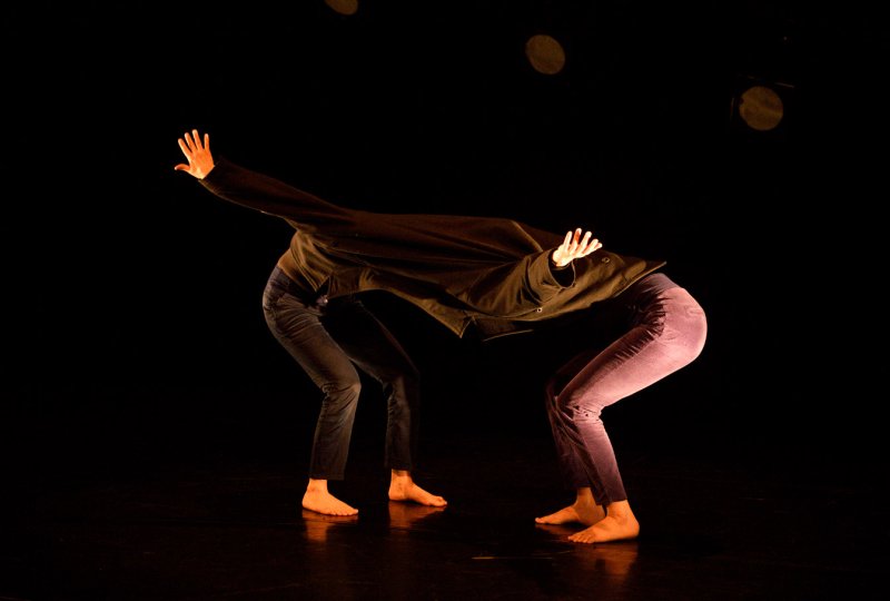 Sous le Manteau - La Compagnie Sur le Tas - Théâtre Les Aires Die