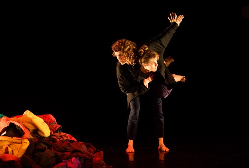 Sous le Manteau - La Compagnie Sur le Tas - Théâtre Les Aires Die