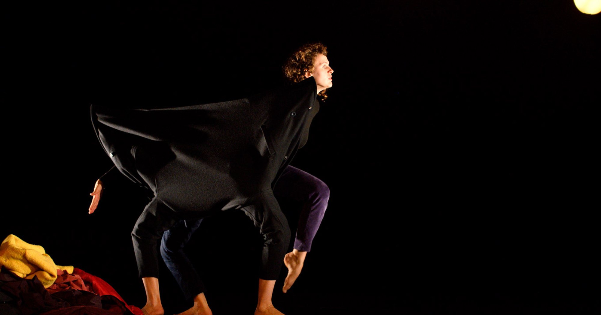 Sous le Manteau - La Compagnie Sur le Tas - Théâtre Les Aires Die