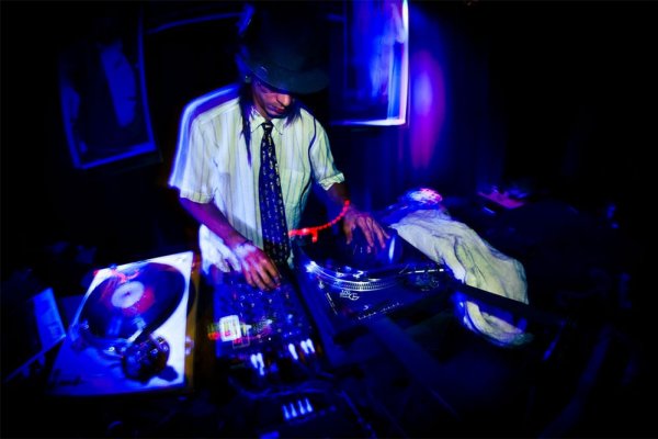 DJ LITTLE TUNE DJ LITTLE TUNE
